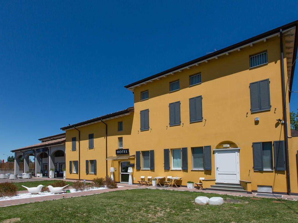 Hotel Forlanini 52 Парма Екстериор снимка