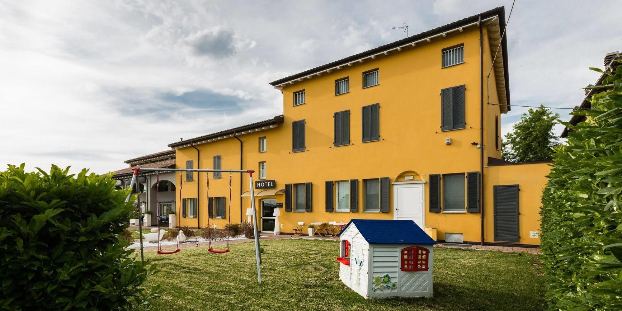 Hotel Forlanini 52 Парма Екстериор снимка