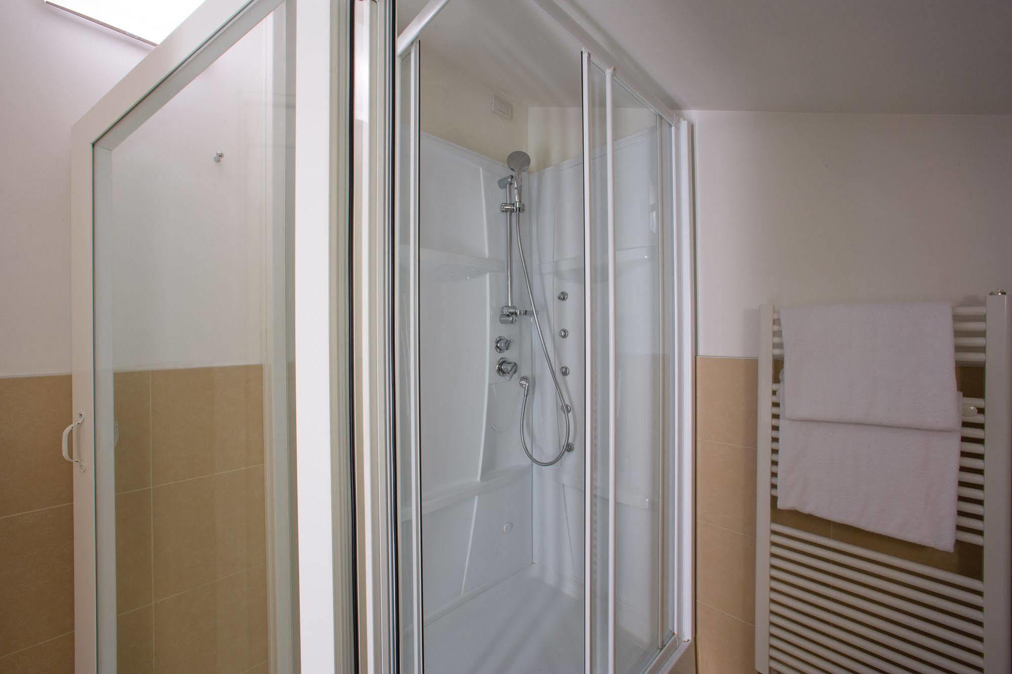 Hotel Forlanini 52 Парма Екстериор снимка