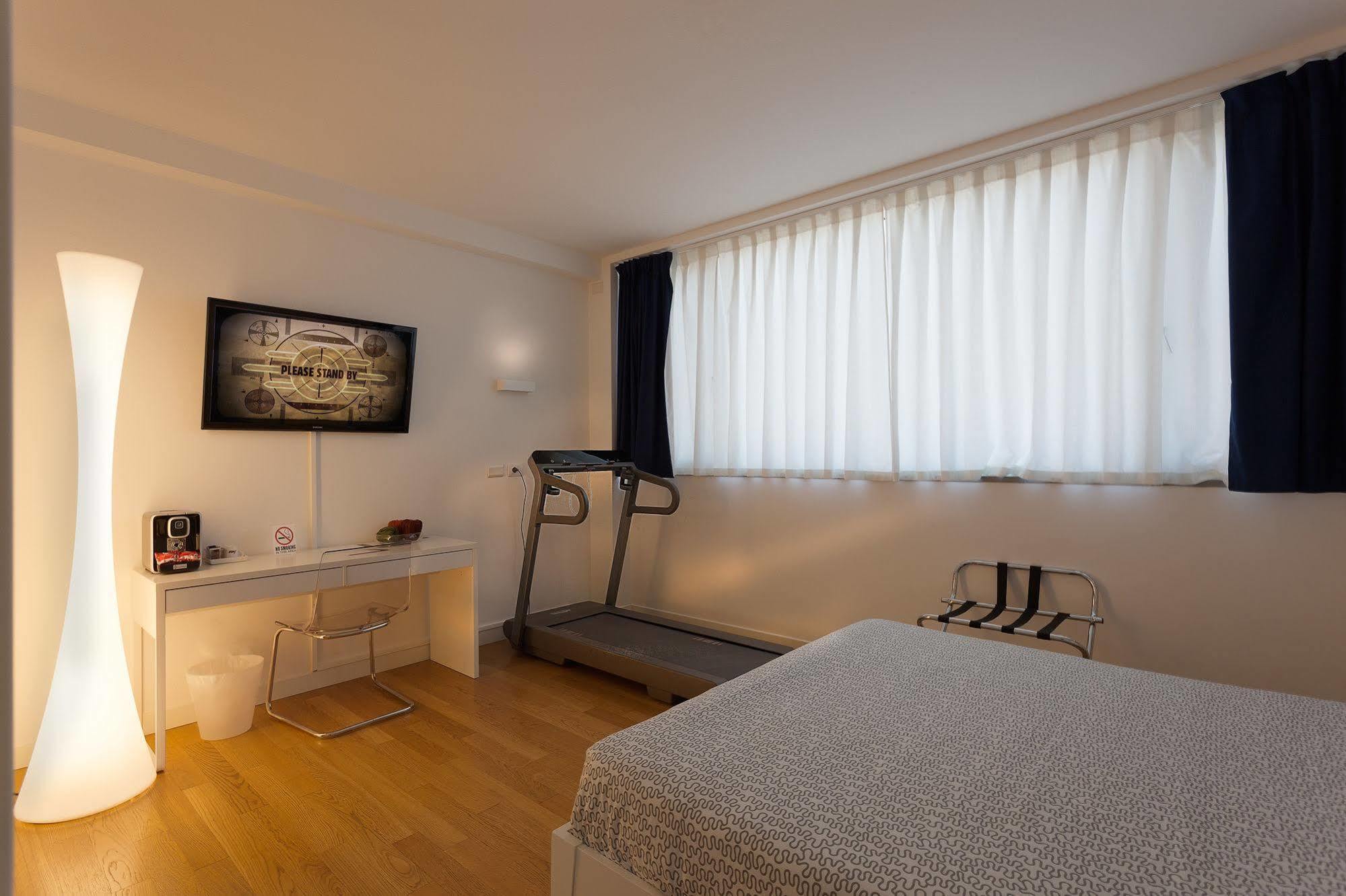 Hotel Forlanini 52 Парма Екстериор снимка